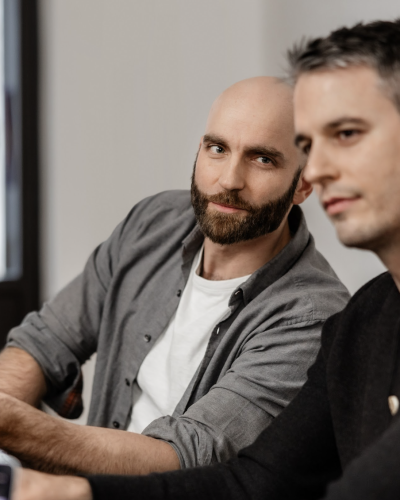 Felix, Johannes und Paul unterhalten sich